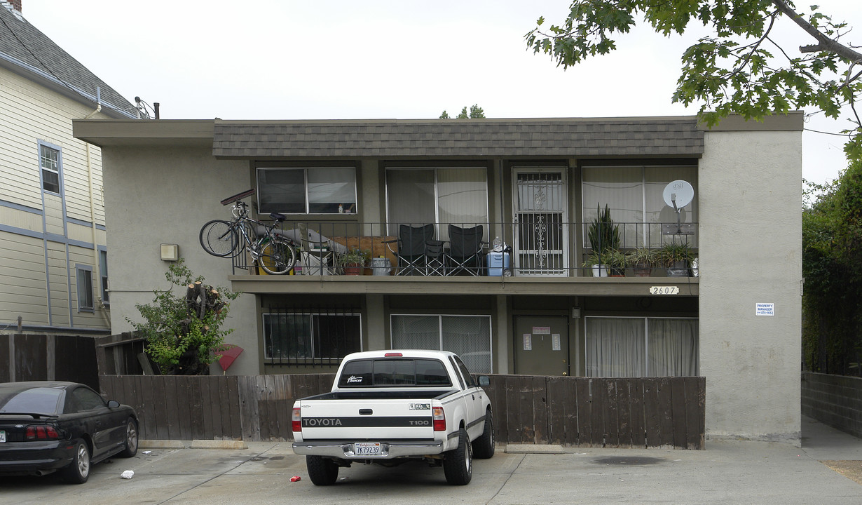 2607 12th Ave in Oakland, CA - Foto de edificio