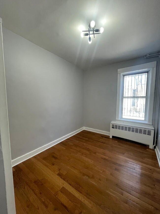 204 Bidwell Ave, Unit 3 in Jersey City, NJ - Building Photo - Building Photo