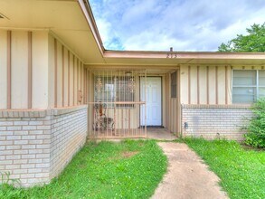 213 NW 82nd St in Oklahoma City, OK - Building Photo - Building Photo