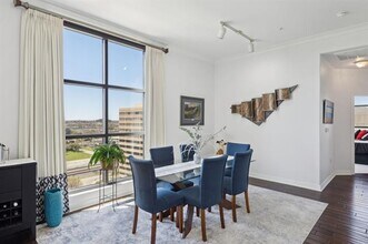 330 E Las Colinas Blvd in Irving, TX - Building Photo - Building Photo