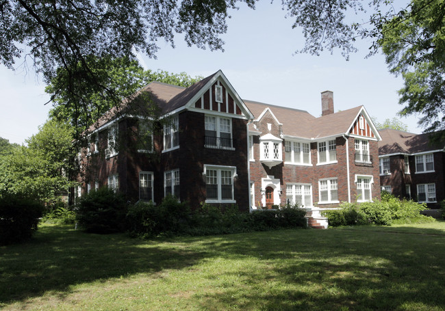 Parkway Arms Apartments in Memphis, TN - Building Photo - Building Photo