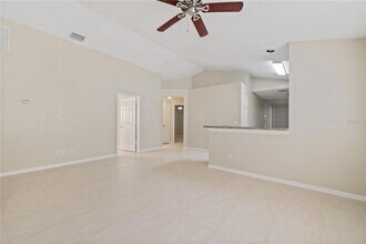 616 Cape Cod Cir in Valrico, FL - Foto de edificio - Building Photo