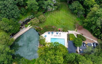25316 Plantation Dr NE in Atlanta, GA - Building Photo - Building Photo