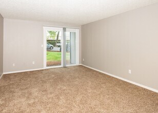 Cornell Woods in Portland, OR - Building Photo - Building Photo