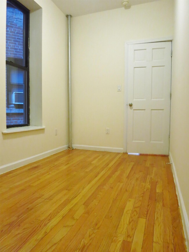 232 E 80th St in New York, NY - Building Photo - Building Photo