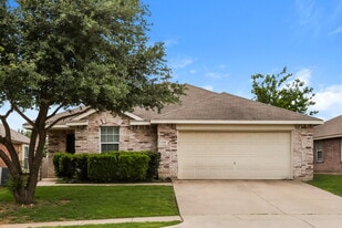 636 Horn St in Crowley, TX - Building Photo
