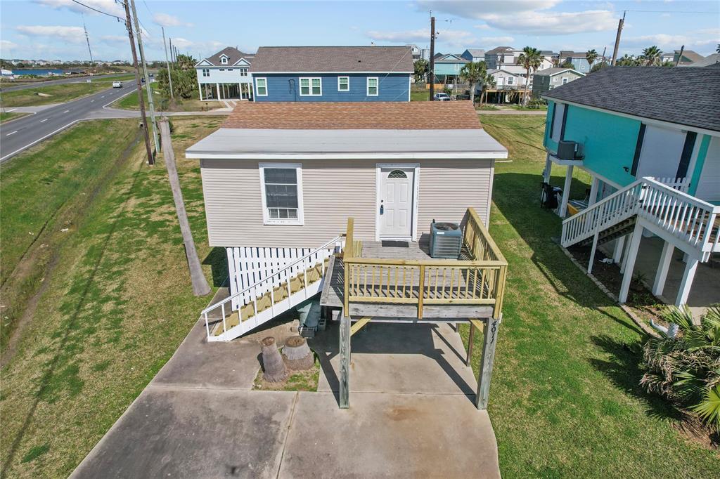 4011 Vista Rd in Jamaica Beach, TX - Building Photo