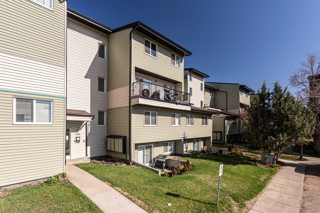 13458 Fort Rd NW in Edmonton, AB - Building Photo