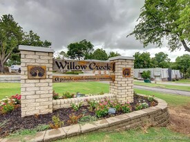 6814 S Toledo Ave, Unit 414 in Tulsa, OK - Building Photo