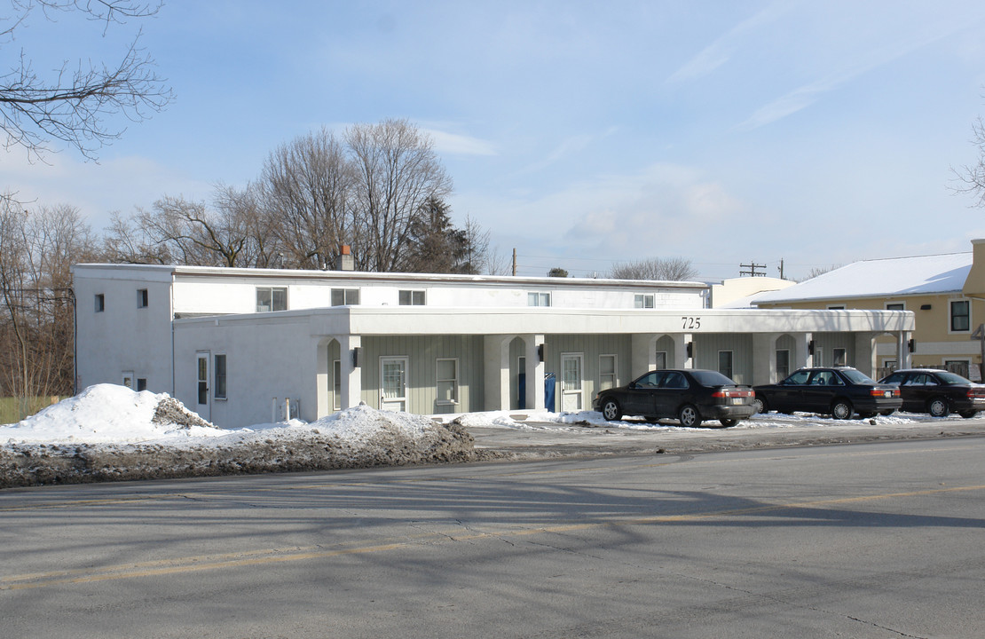 725 S Atherton St in State College, PA - Foto de edificio