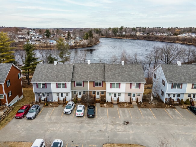 39 River Village Dr in Milford, ME - Foto de edificio - Building Photo