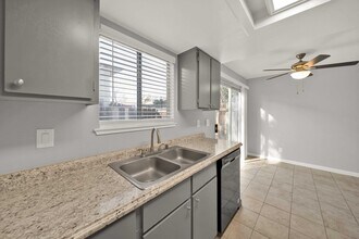 Heather Ridge Apartments in Redding, CA - Building Photo - Building Photo