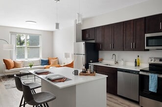 Park Montgomery West in Silver Spring, MD - Foto de edificio - Building Photo