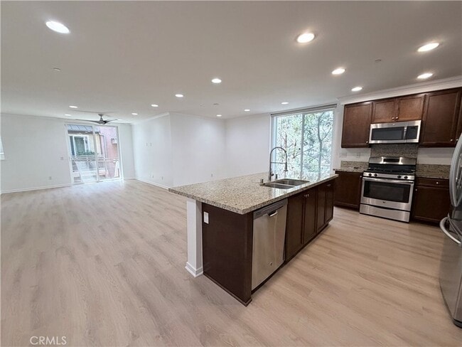 property at 533 Rockefeller