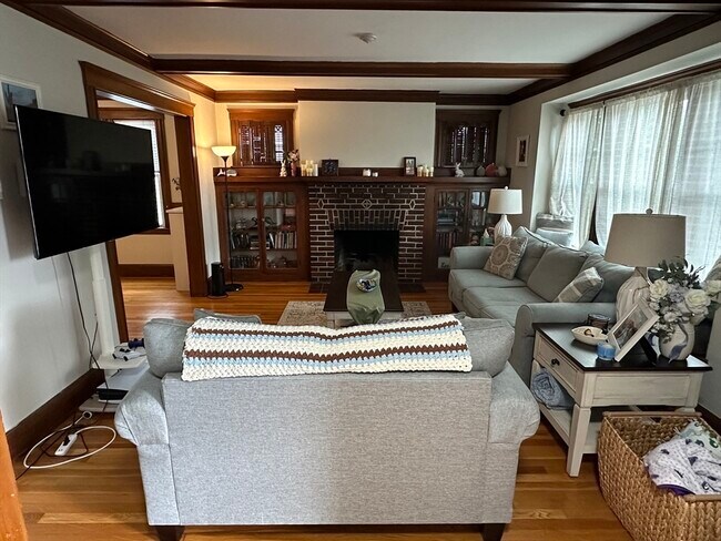 33 Gilbert Rd in Belmont, MA - Building Photo - Building Photo