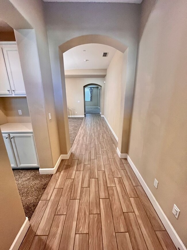 1557 Mayweed Dr in Los Banos, CA - Building Photo - Building Photo