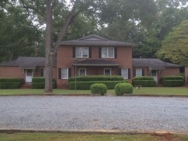 910 Hancock Dr in Americus, GA - Building Photo