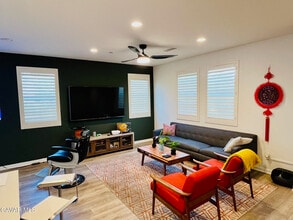 28747 Jardineras Dr in Santa Clarita, CA - Building Photo - Building Photo