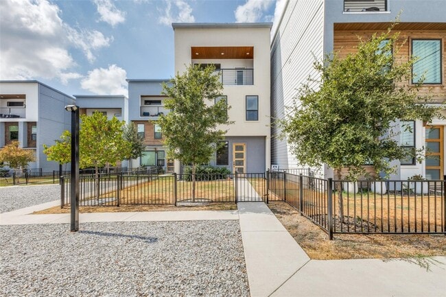 10630 Greengarden Rd in Dallas, TX - Building Photo - Building Photo