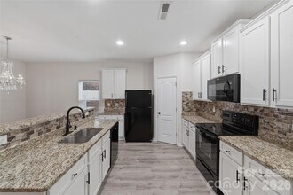 8422 Candlenut Ln in Charlotte, NC - Foto de edificio - Building Photo