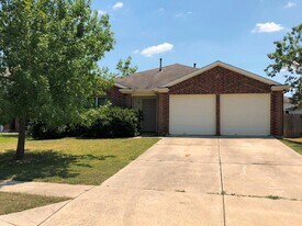 376 Spruce Dr in Kyle, TX - Building Photo