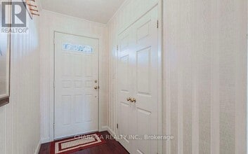 2416 Rebecca St in Oakville, ON - Building Photo - Building Photo