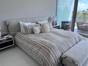 10201 Collins Ave, Unit 301 in Bal Harbour, FL - Foto de edificio - Building Photo