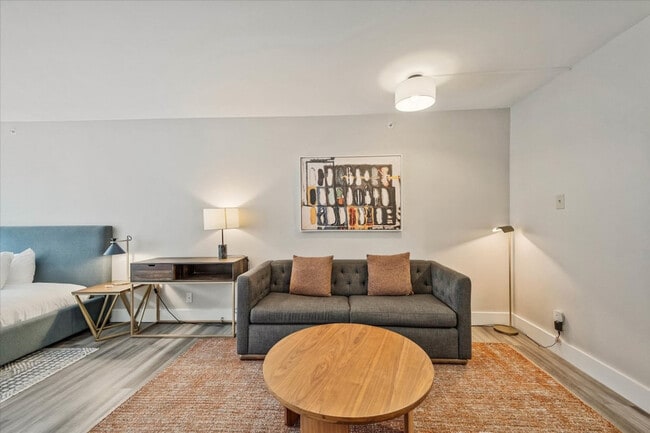 1111 30th St NW