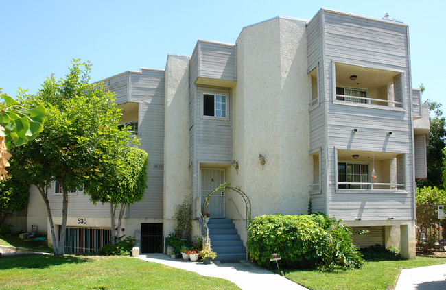 530 Pioneer Dr in Glendale, CA - Building Photo - Building Photo