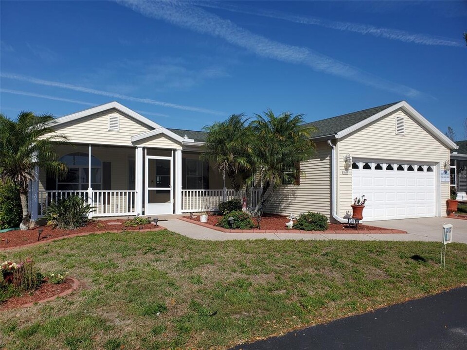 38409 Tee Time Rd in Dade City, FL - Building Photo