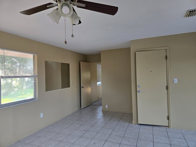 5221 NE 15th Ave, Unit TRENT in Fort Lauderdale, FL - Foto de edificio - Building Photo