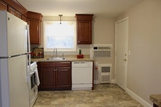 252 Montcalm St, Unit H in Chicopee, MA - Building Photo - Building Photo