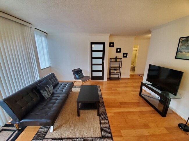 1301 S Arlington Ridge Rd, Unit 209 in Arlington, VA - Building Photo - Building Photo