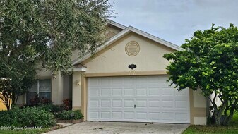 2410 Stratford Pointe Dr in West Melbourne, FL - Building Photo