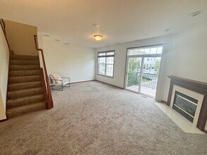 15573 Junegrass Ln in Eden Prairie, MN - Building Photo - Building Photo