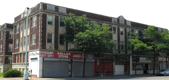 14230 E Jefferson Ave in Detroit, MI - Foto de edificio - Building Photo