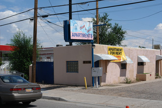 West Central RT 66 Apartments in Albuquerque, NM - Building Photo - Building Photo