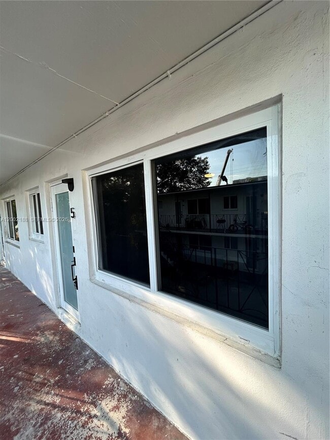 1140 NW 1st Pl in Miami, FL - Building Photo - Building Photo