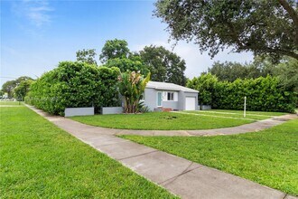 202 NW 92nd St in Miami Shores, FL - Building Photo - Building Photo