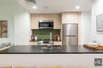 975 Nostrand Ave in Brooklyn, NY - Foto de edificio - Building Photo