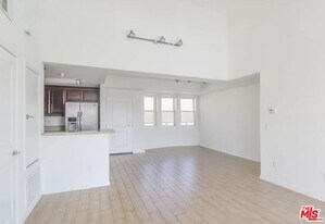 11925 Kling St in Los Angeles, CA - Building Photo