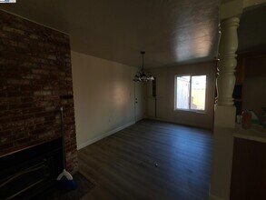 1829 Rosetree Ct in Pleasanton, CA - Foto de edificio - Building Photo