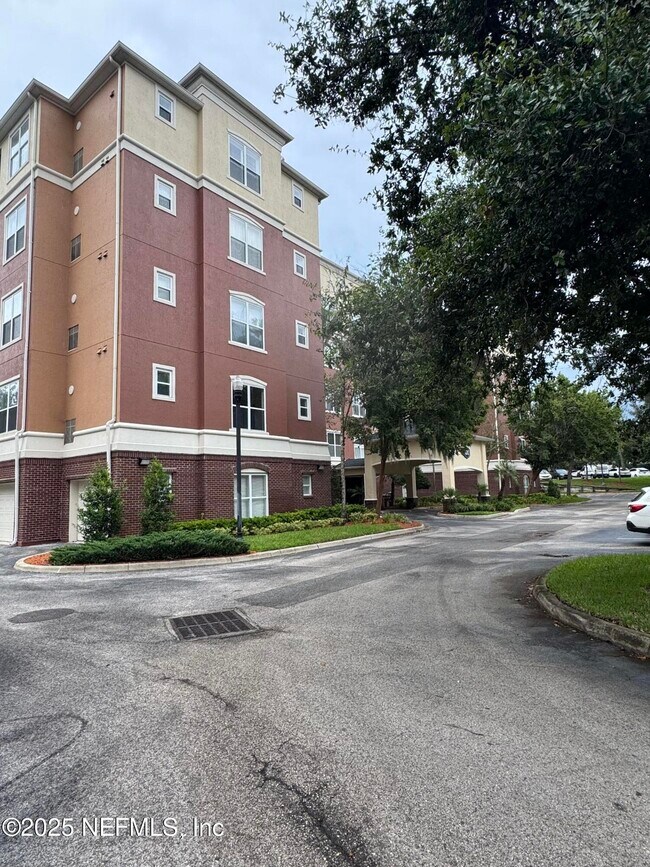 4480 Deerwood Lake Pkwy in Jacksonville, FL - Foto de edificio - Building Photo