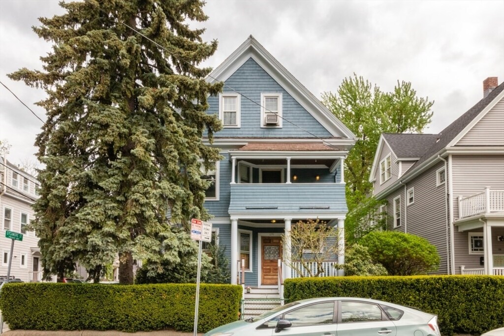 24 Walden St in Cambridge, MA - Building Photo