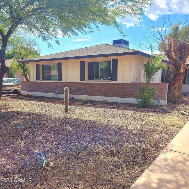 1229 E Manhatton Dr in Tempe, AZ - Foto de edificio - Building Photo