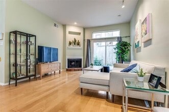 4006 Holland Ave in Dallas, TX - Building Photo - Building Photo