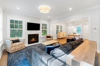 53 Long Meadow Rd in Greenwich, CT - Building Photo - Building Photo