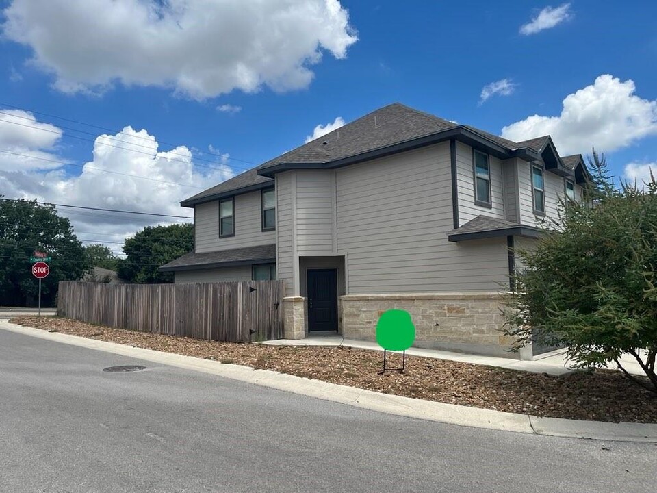 1664 Barrett Ave in Canyon Lake, TX - Building Photo