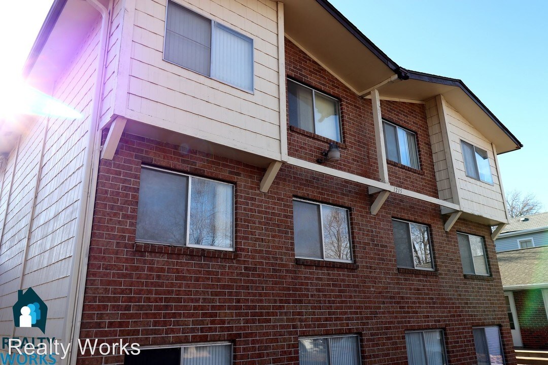 1215 E St in Lincoln, NE - Building Photo