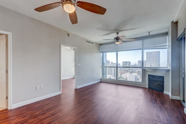 300 W Beech St in San Diego, CA - Building Photo - Building Photo